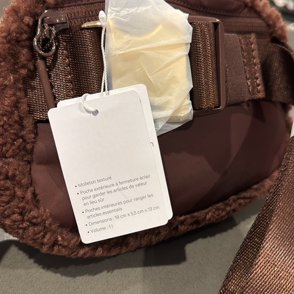 Lululemon NWT Everywhere Belt Bag Fleece Brown. - Picture 6 of 7